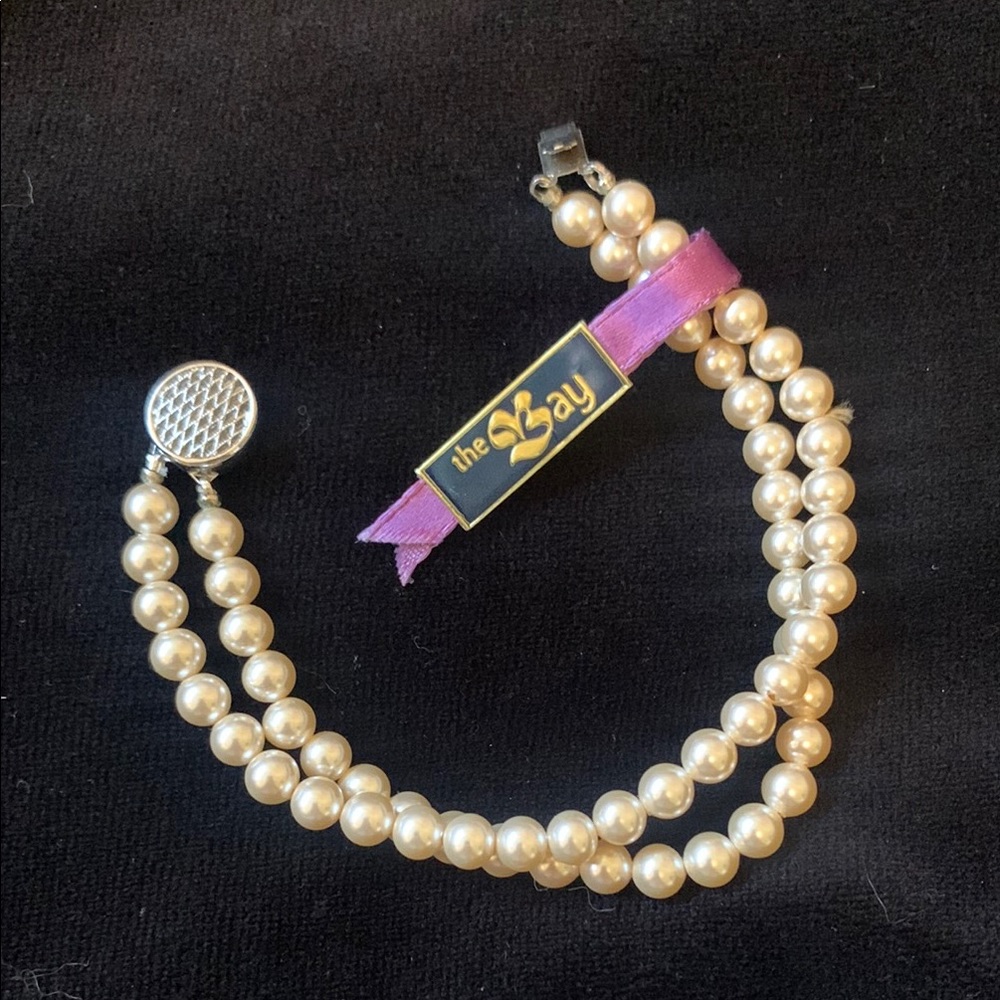 Vintage pearl bracelet with silver clasp